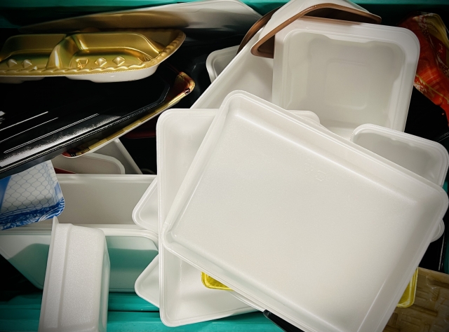 【三郷市/軽作業】紙容器の検品・袋入れ